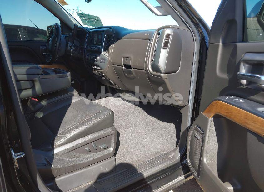 Photo 5 of 2018 Chevrolet Silverado 1500 1LZ (VIN 3GCUKSECXJG644368)