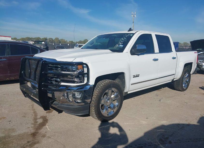 Photo 2 of 2018 Chevrolet Silverado 1500 1LZ (VIN 3GCUKSEJ0JG500861)