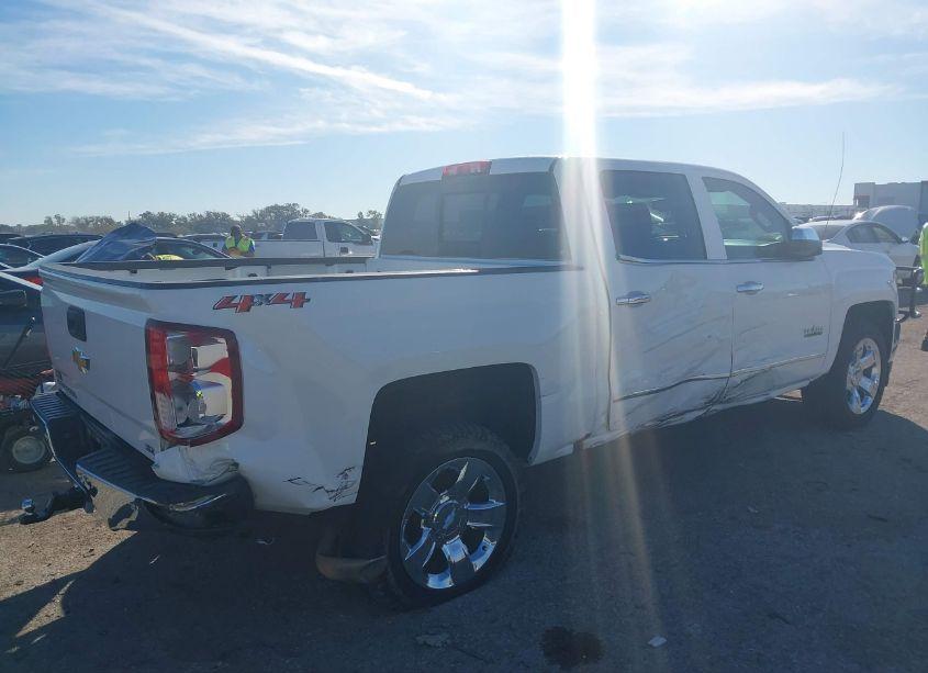 Photo 4 of 2018 Chevrolet Silverado 1500 1LZ (VIN 3GCUKSEJ0JG500861)