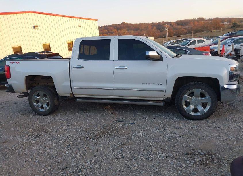 Photo 13 of 2018 Chevrolet Silverado 1500 1LZ (VIN 3GCUKSEJ4JG449252)