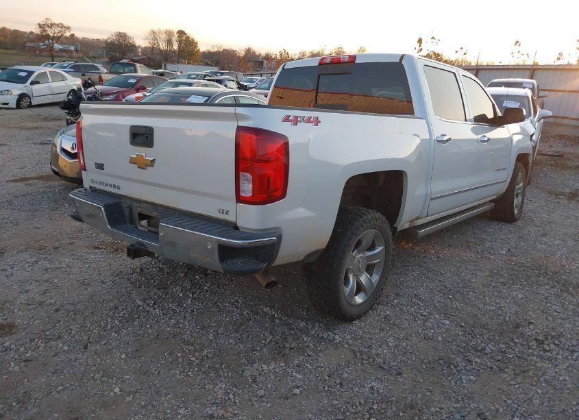 Photo 4 of 2018 Chevrolet Silverado 1500 1LZ (VIN 3GCUKSEJ4JG449252)
