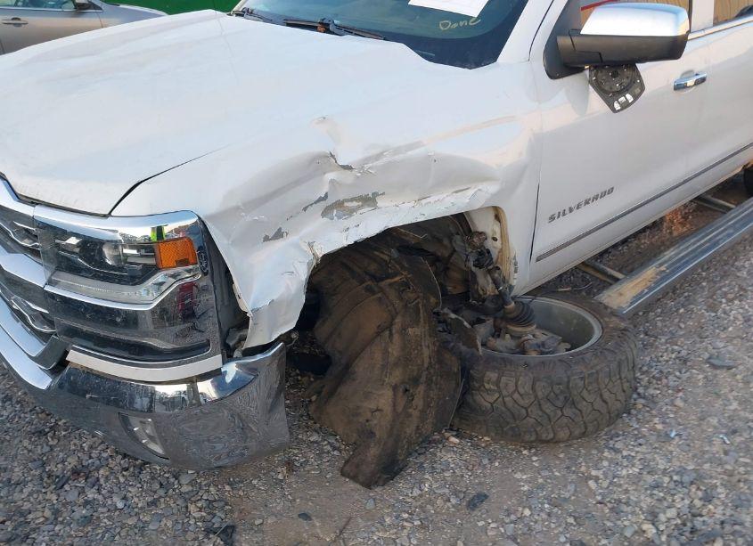 Photo 6 of 2018 Chevrolet Silverado 1500 1LZ (VIN 3GCUKSEJ4JG449252)