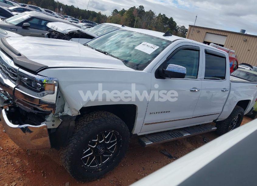 Photo 14 of 2018 Chevrolet Silverado 1500 1LZ (VIN 3GCUKSEJ4JG585879)