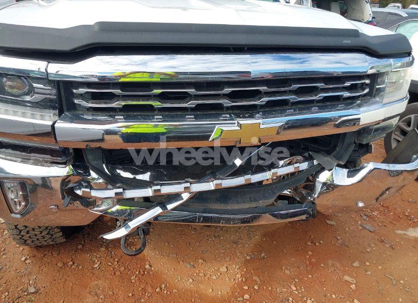 Photo 6 of 2018 Chevrolet Silverado 1500 1LZ (VIN 3GCUKSEJ4JG585879)