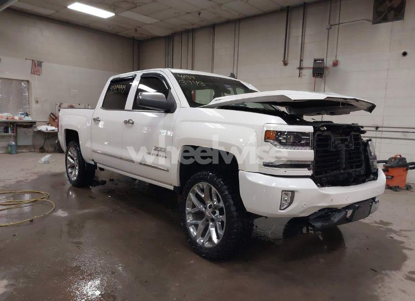 2018 Chevrolet Silverado 1500 2LZ (VIN 3GCUKSEJ5JG322476) main photo