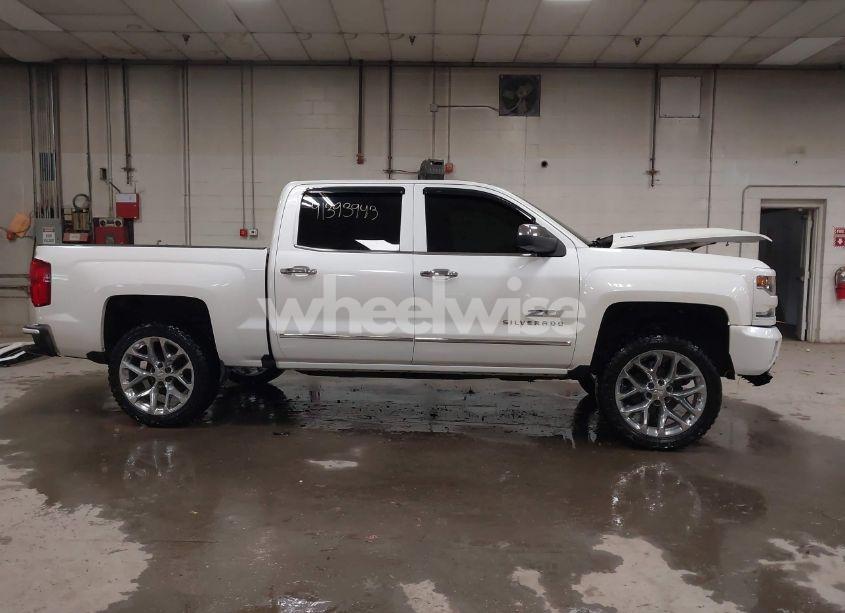 Photo 14 of 2018 Chevrolet Silverado 1500 2LZ (VIN 3GCUKSEJ5JG322476)