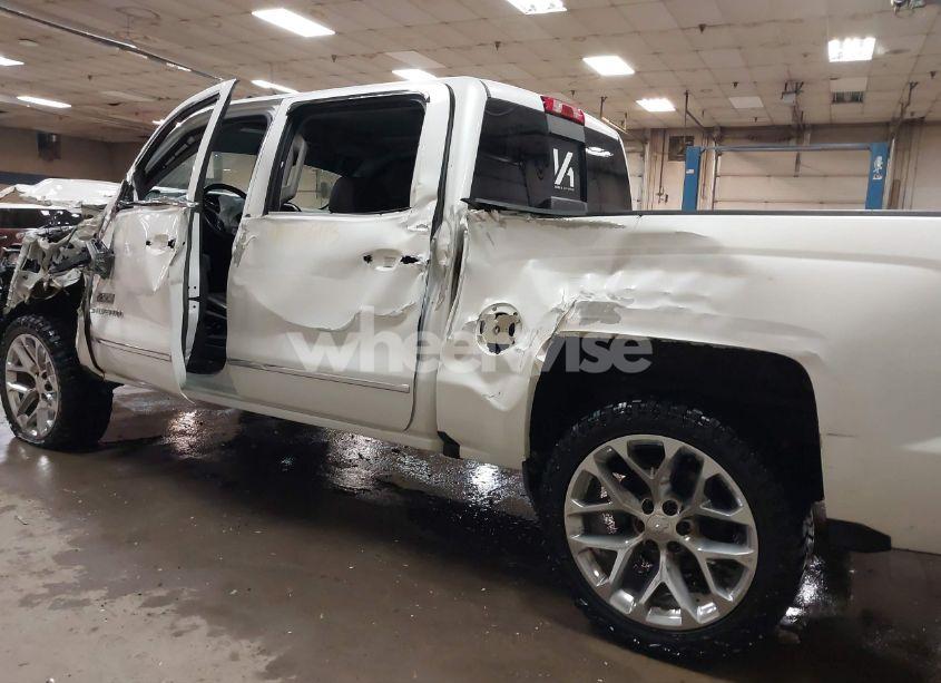 Photo 18 of 2018 Chevrolet Silverado 1500 2LZ (VIN 3GCUKSEJ5JG322476)