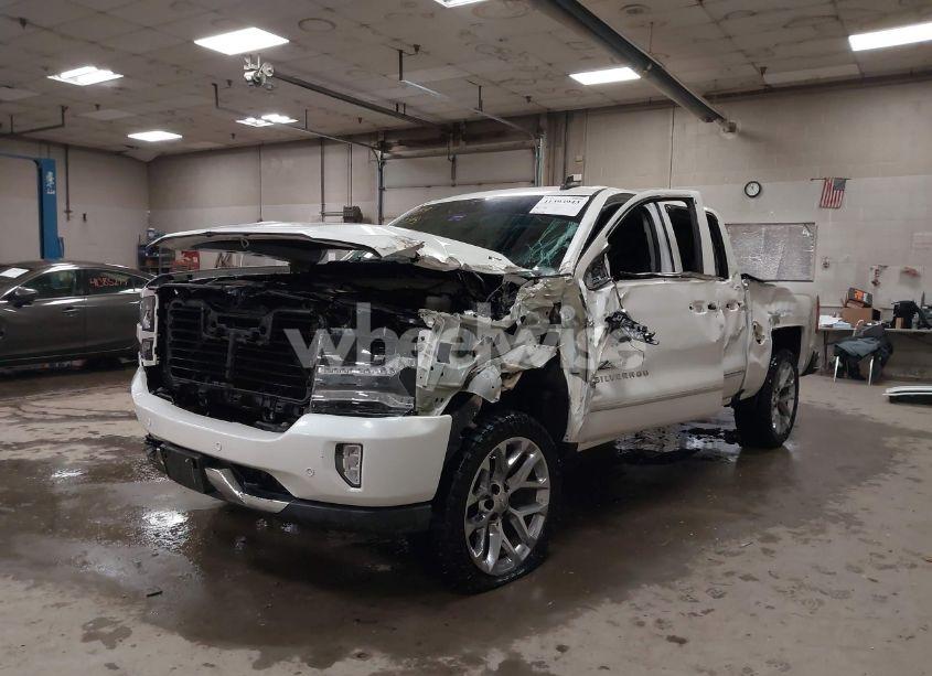 Photo 2 of 2018 Chevrolet Silverado 1500 2LZ (VIN 3GCUKSEJ5JG322476)