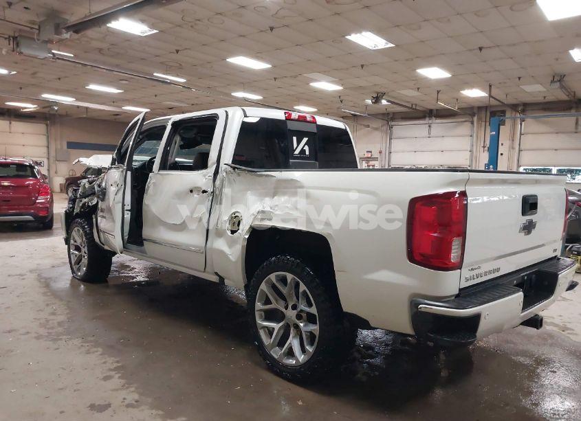 Photo 3 of 2018 Chevrolet Silverado 1500 2LZ (VIN 3GCUKSEJ5JG322476)