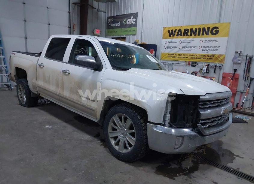 2018 Chevrolet Silverado 1500 1LZ (VIN 3GCUKSEJ6JG220720) main photo