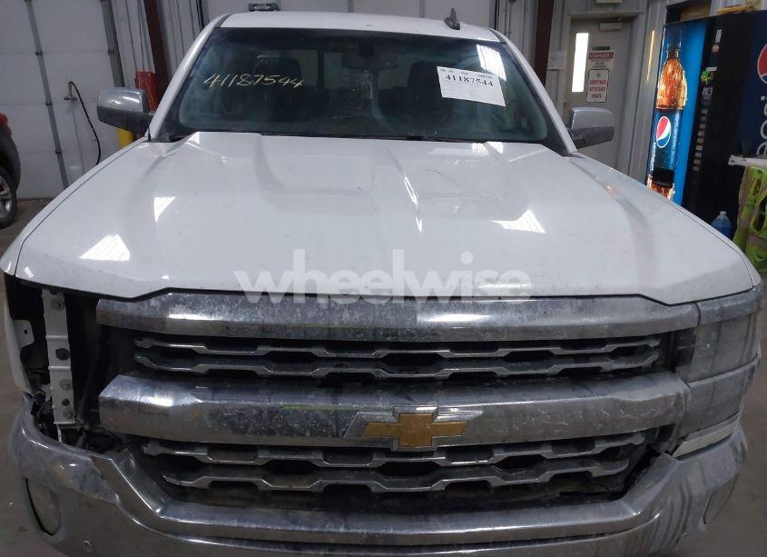 Photo 13 of 2018 Chevrolet Silverado 1500 1LZ (VIN 3GCUKSEJ6JG220720)