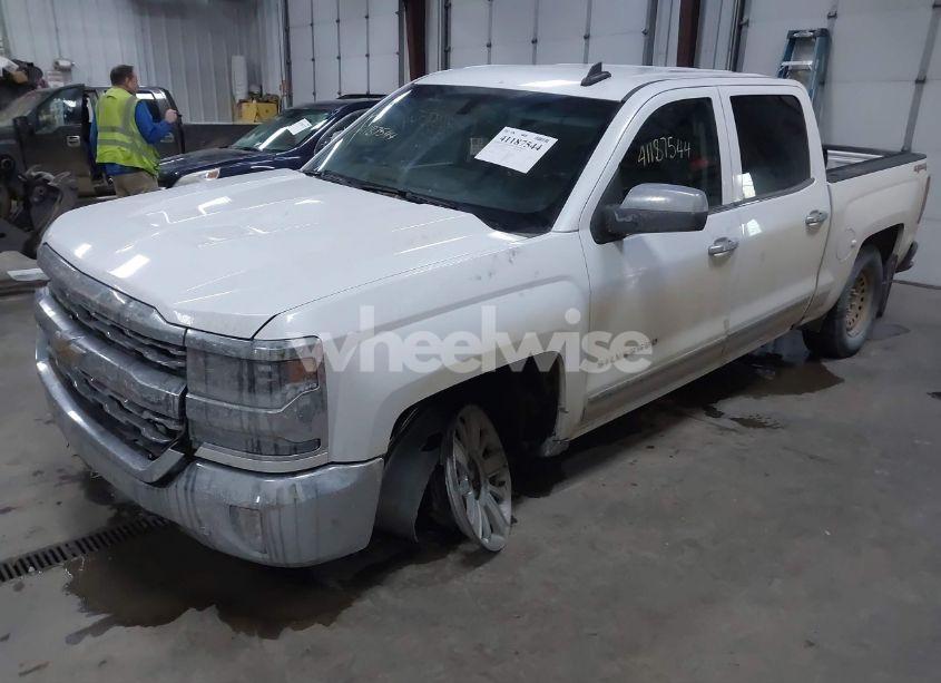 Photo 2 of 2018 Chevrolet Silverado 1500 1LZ (VIN 3GCUKSEJ6JG220720)