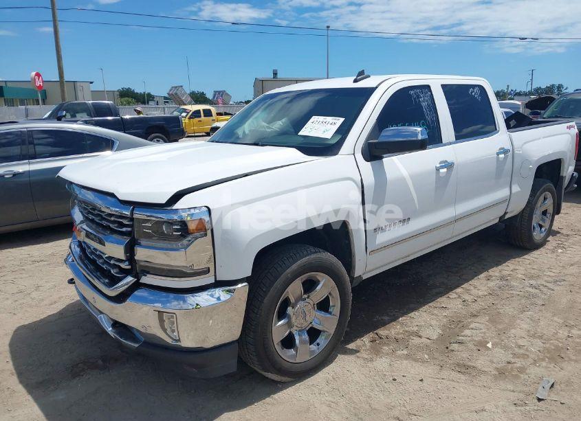 Photo 2 of 2018 Chevrolet Silverado 1500 1LZ (VIN 3GCUKSEJ8JG420160)