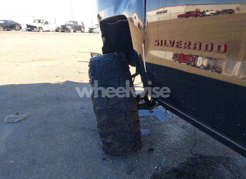 Photo 20 of 2018 Chevrolet Silverado 1500 2LZ (VIN 3GCUKSEJ9JG168354)