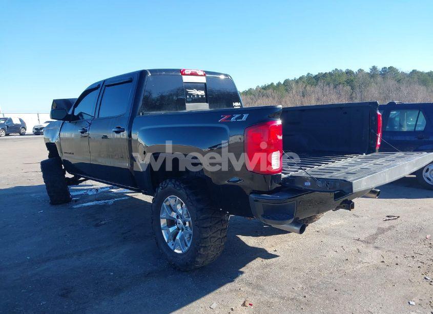 Photo 3 of 2018 Chevrolet Silverado 1500 2LZ (VIN 3GCUKSEJ9JG168354)