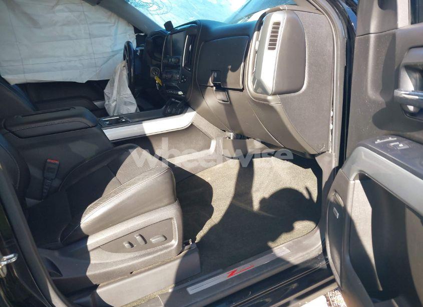 Photo 5 of 2018 Chevrolet Silverado 1500 2LZ (VIN 3GCUKSEJ9JG168354)