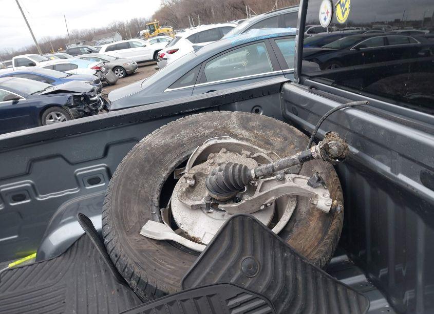 Photo 12 of 2020 Chevrolet Silverado 1500 4WD SHORT BED WT (VIN 3GCUYAEF7LG175021)