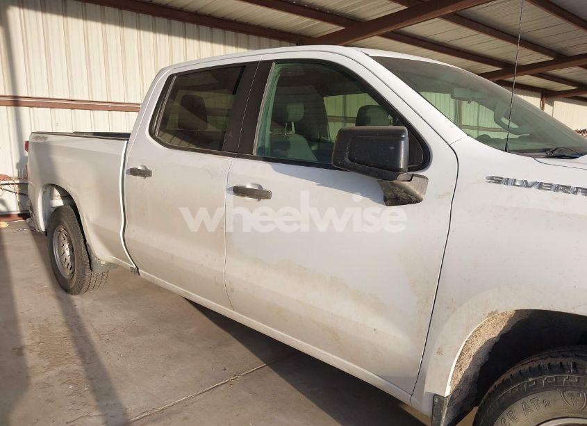 Photo 13 of 2019 Chevrolet Silverado K1500 (VIN 3GCUYAEF8KG294338)