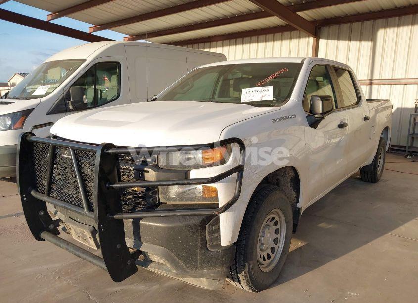 Photo 2 of 2019 Chevrolet Silverado K1500 (VIN 3GCUYAEF8KG294338)