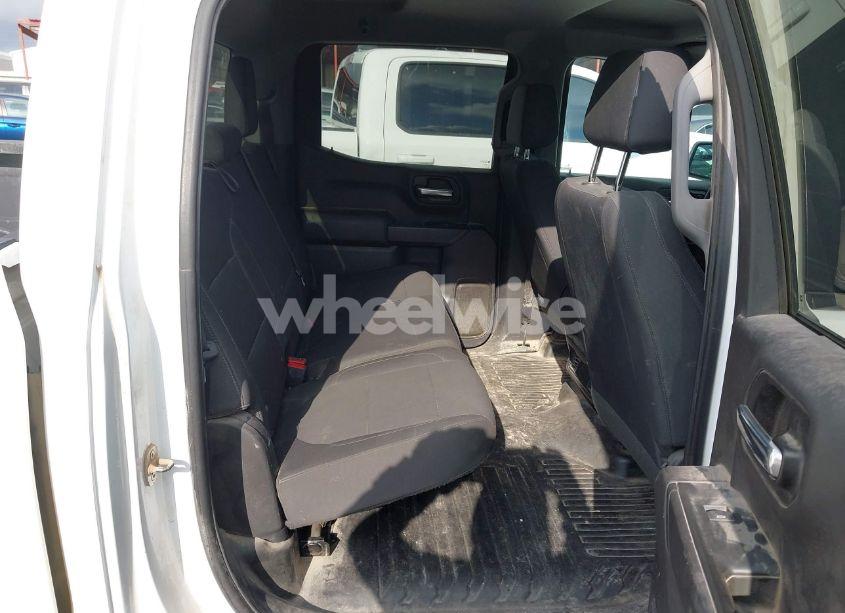 Photo 8 of 2019 Chevrolet Silverado K1500 (VIN 3GCUYAEF8KG294338)