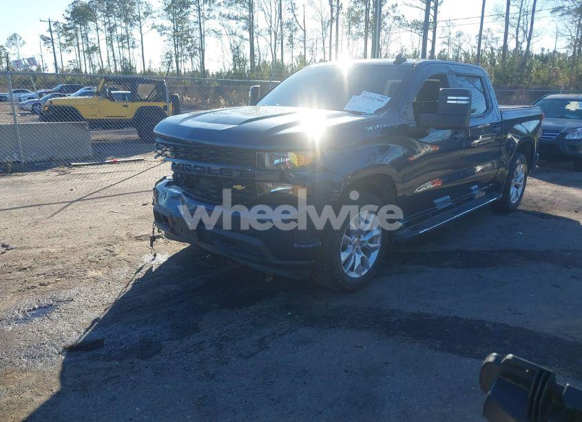 Photo 2 of 2019 Chevrolet Silverado 1500 CUSTOM (VIN 3GCUYBEF6KG700235)