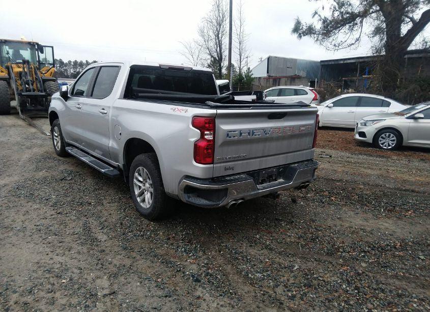Photo 3 of 2020 Chevrolet Silverado 1500 4WD SHORT BED LT (VIN 3GCUYDED0LG376839)