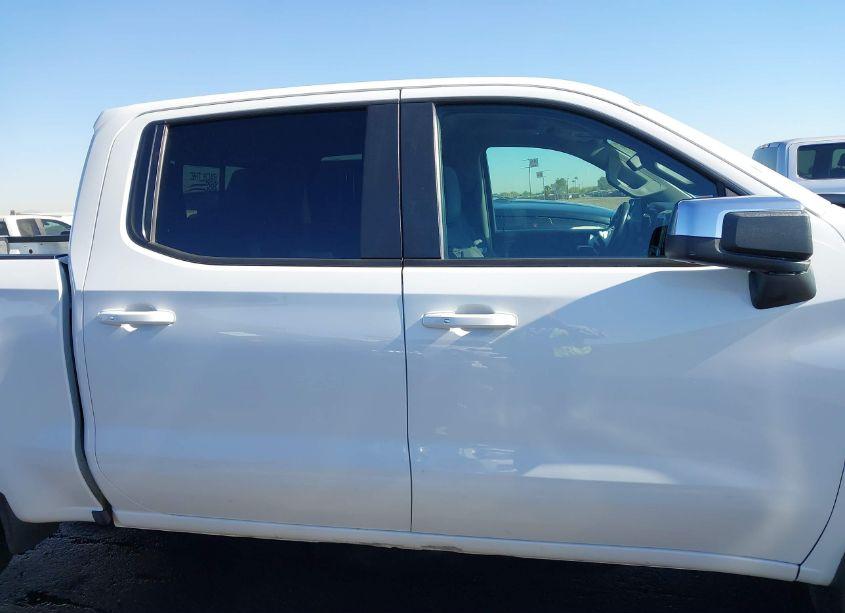 Photo 13 of 2019 Chevrolet Silverado 1500 LT (VIN 3GCUYDED1KG244347)