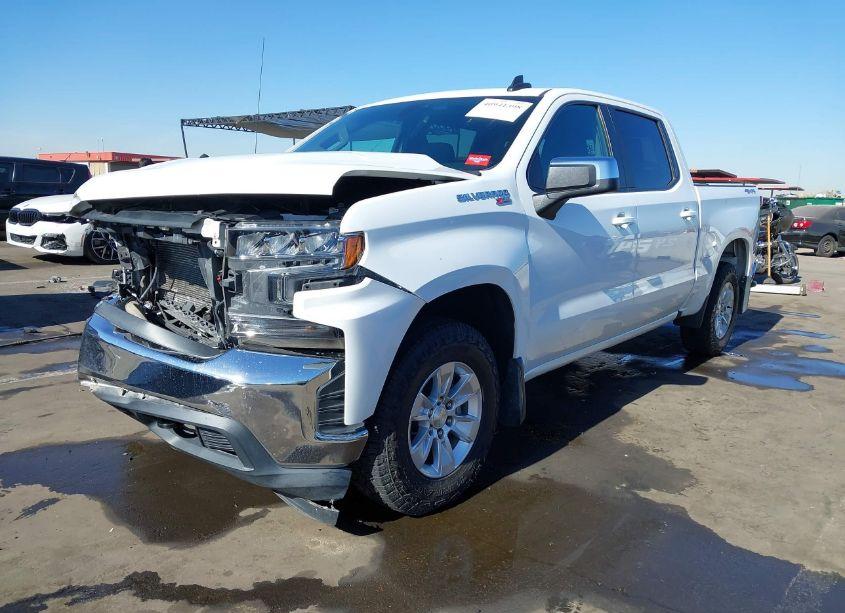Photo 2 of 2019 Chevrolet Silverado 1500 LT (VIN 3GCUYDED1KG244347)