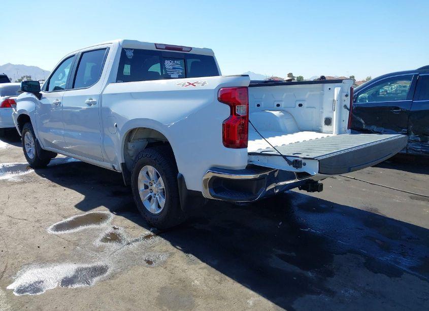 Photo 3 of 2019 Chevrolet Silverado 1500 LT (VIN 3GCUYDED1KG244347)