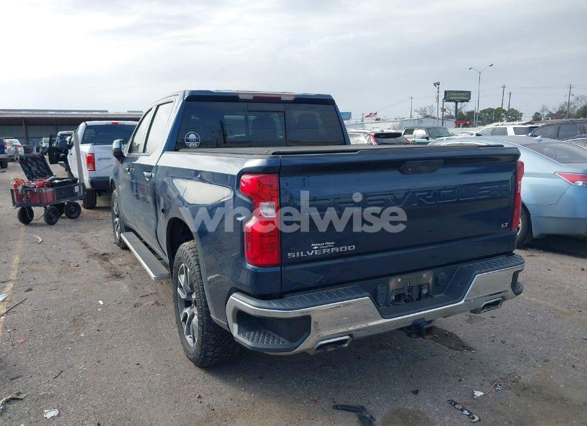 Photo 3 of 2019 Chevrolet Silverado 1500 LT (VIN 3GCUYDED2KG240176)