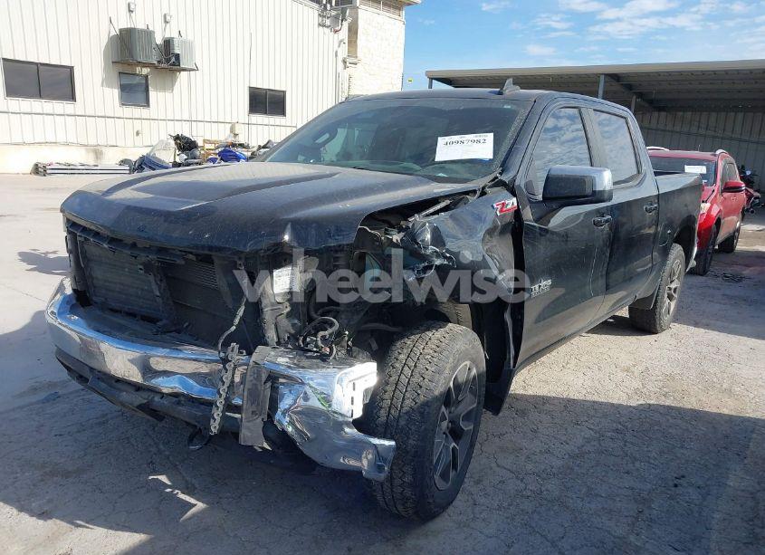 Photo 2 of 2021 Chevrolet Silverado 1500 4WD SHORT BED LT (VIN 3GCUYDED2MG104505)
