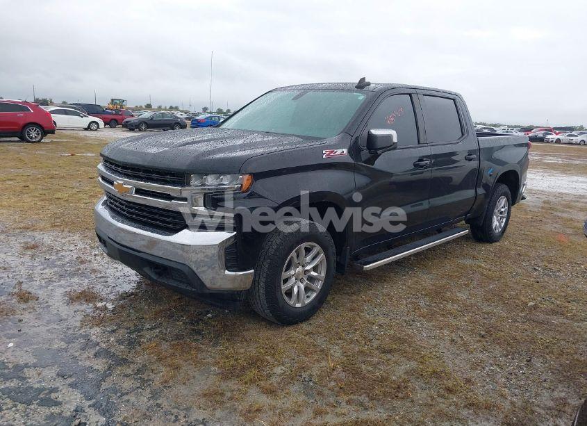 Photo 2 of 2021 Chevrolet Silverado 1500 4WD SHORT BED LT (VIN 3GCUYDED2MG234431)