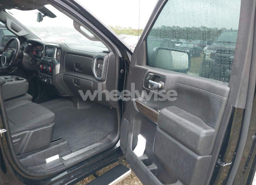 Photo 5 of 2021 Chevrolet Silverado 1500 4WD SHORT BED LT (VIN 3GCUYDED2MG234431)