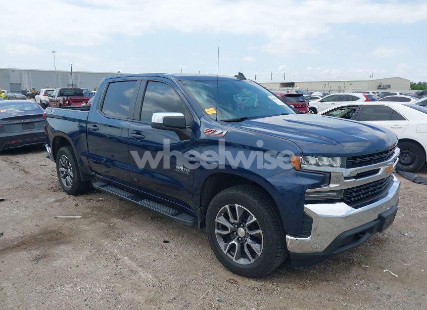 2021 Chevrolet Silverado 1500 4WD SHORT BED LT (VIN 3GCUYDED2MG439697) main photo