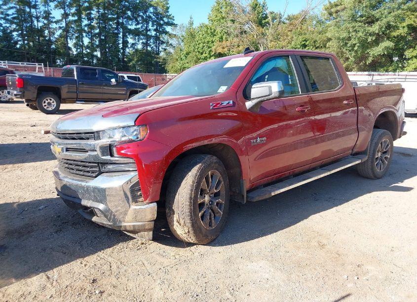 Photo 2 of 2019 Chevrolet Silverado 1500 LT (VIN 3GCUYDED3KG188640)