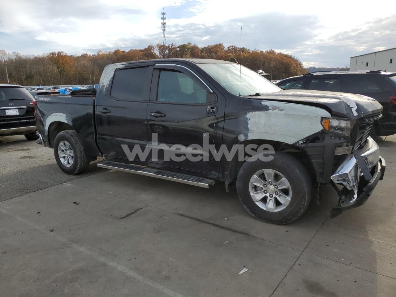 Photo 4 of 2019 CHEVROLET SILVERADO K1500 LT (VIN 3GCUYDED4KG115650)