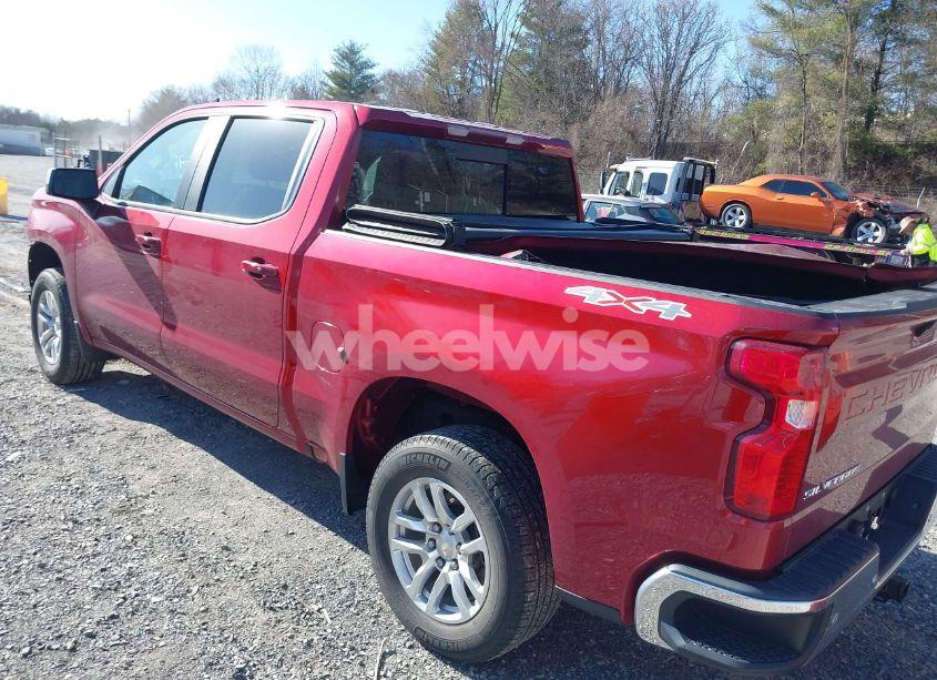 Photo 3 of 2019 Chevrolet Silverado 1500 LT (VIN 3GCUYDED4KG280372)
