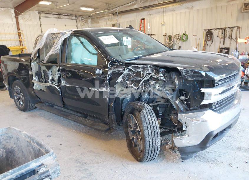 2021 Chevrolet Silverado 1500 4WD SHORT BED LT (VIN 3GCUYDED4MG215721) main photo