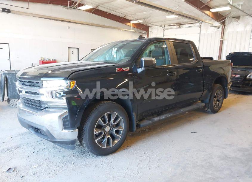 Photo 2 of 2021 Chevrolet Silverado 1500 4WD SHORT BED LT (VIN 3GCUYDED4MG215721)