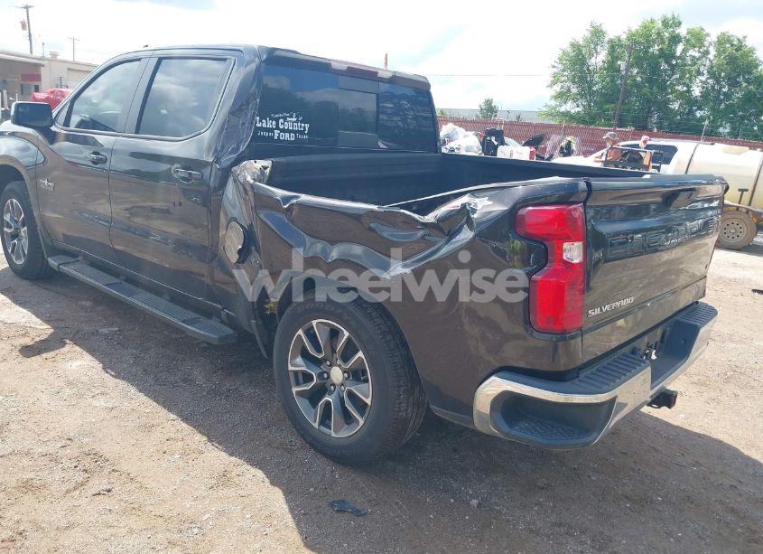 Photo 3 of 2019 Chevrolet Silverado 1500 LT (VIN 3GCUYDED5KG160788)