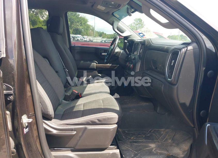 Photo 5 of 2019 Chevrolet Silverado 1500 LT (VIN 3GCUYDED5KG160788)