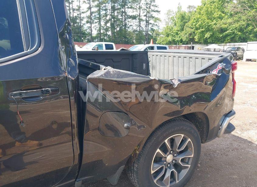 Photo 6 of 2019 Chevrolet Silverado 1500 LT (VIN 3GCUYDED5KG160788)