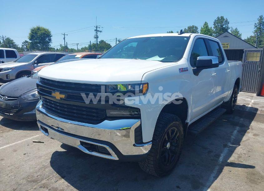 Photo 2 of 2019 Chevrolet Silverado 1500 LT (VIN 3GCUYDED6KG131283)