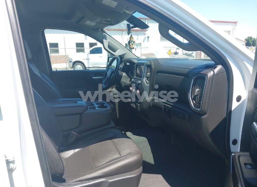 Photo 5 of 2019 Chevrolet Silverado 1500 LT (VIN 3GCUYDED6KG131283)