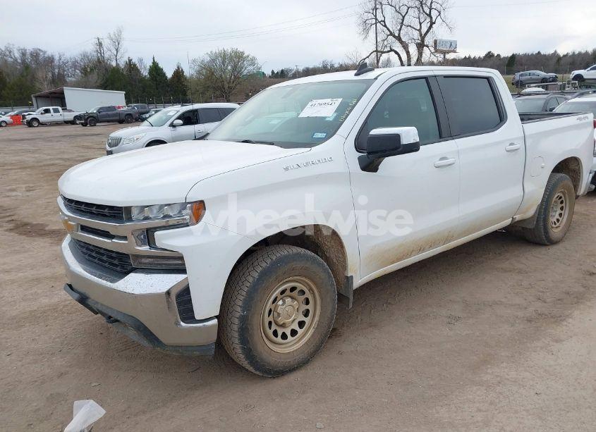 Photo 2 of 2019 Chevrolet Silverado 1500 LT (VIN 3GCUYDED6KG202711)