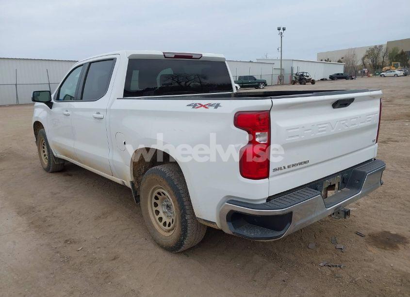 Photo 3 of 2019 Chevrolet Silverado 1500 LT (VIN 3GCUYDED6KG202711)