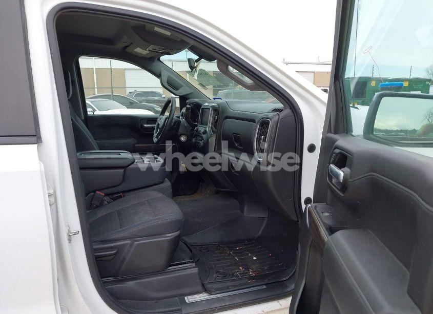 Photo 5 of 2019 Chevrolet Silverado 1500 LT (VIN 3GCUYDED6KG202711)