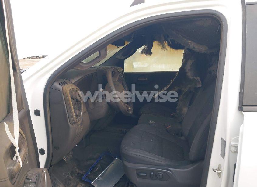 Photo 5 of 2019 Chevrolet Silverado 1500 LT (VIN 3GCUYDED7KG156676)