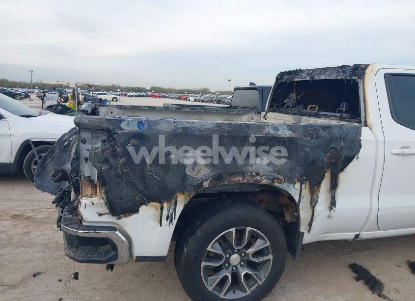 Photo 6 of 2019 Chevrolet Silverado 1500 LT (VIN 3GCUYDED7KG156676)