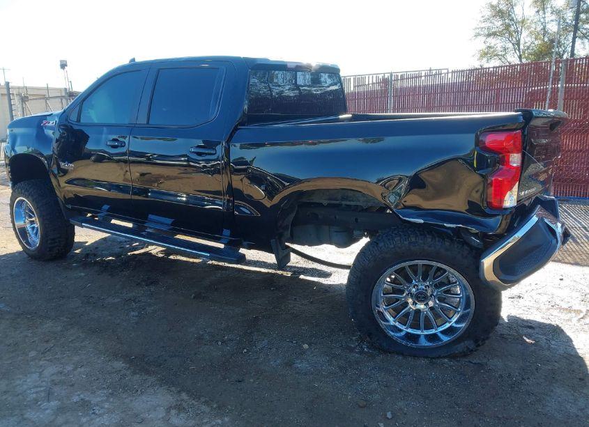 Photo 3 of 2020 Chevrolet Silverado 1500 4WD SHORT BED LT (VIN 3GCUYDED7LG152547)